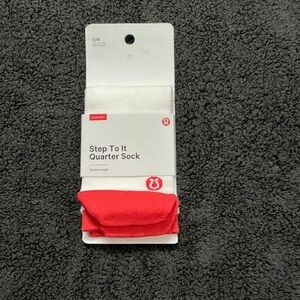 Women’s Lululemon quarter socks